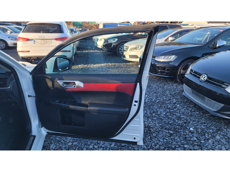 2016 Lexus CT 200 h - image 10