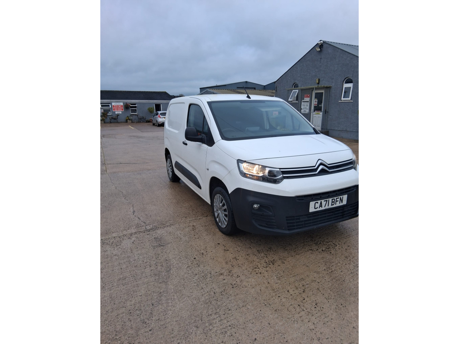 2021 Citroen Berlingo - image 14