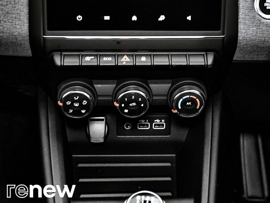 2025 Renault Clio - image 23