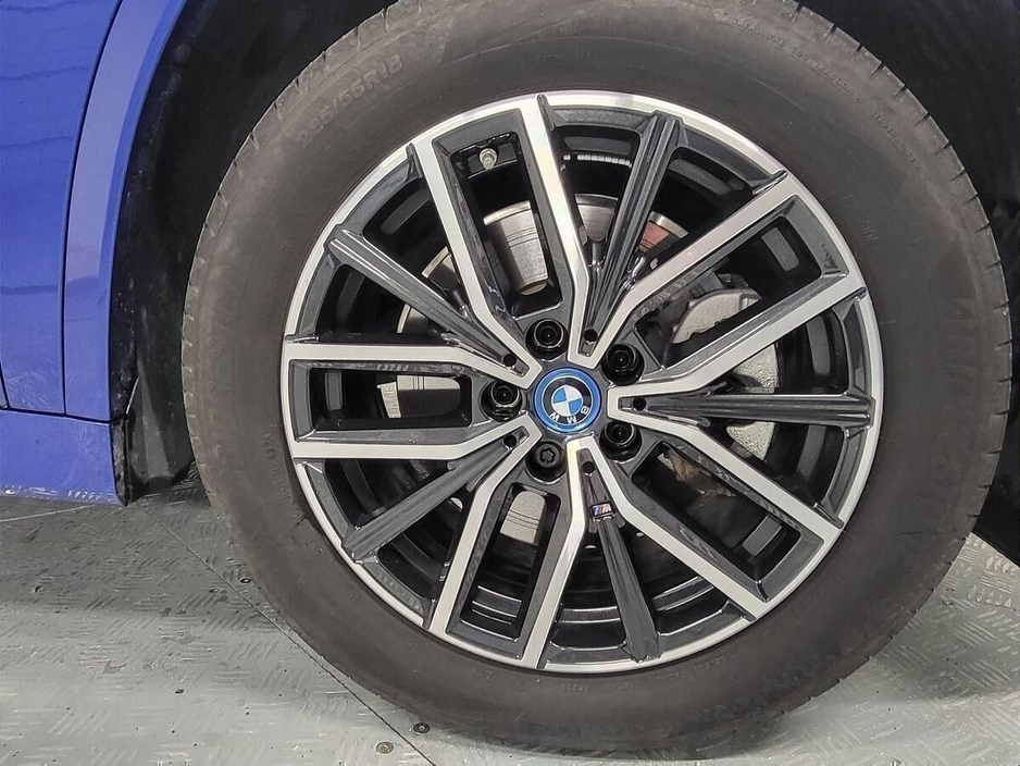 2025 BMW X1 - image 14