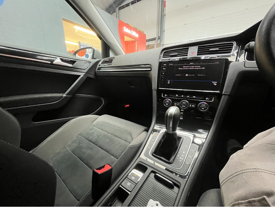 2018 Volkswagen Golf - image 15