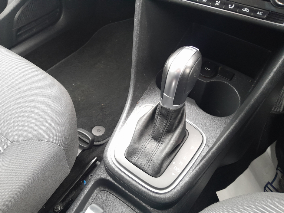 2016 Volkswagen Polo - image 24