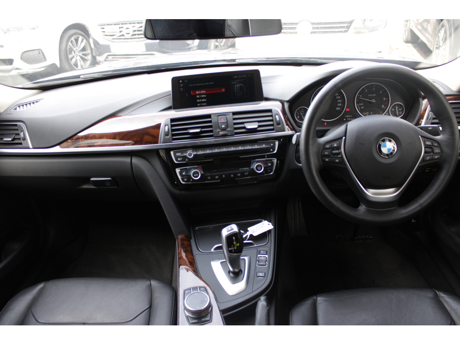 2018 BMW 3 Series - image 19