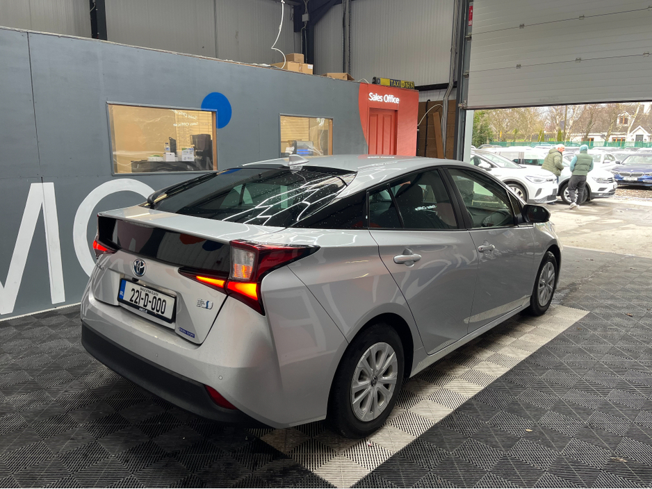 2022 Toyota Prius - image 2