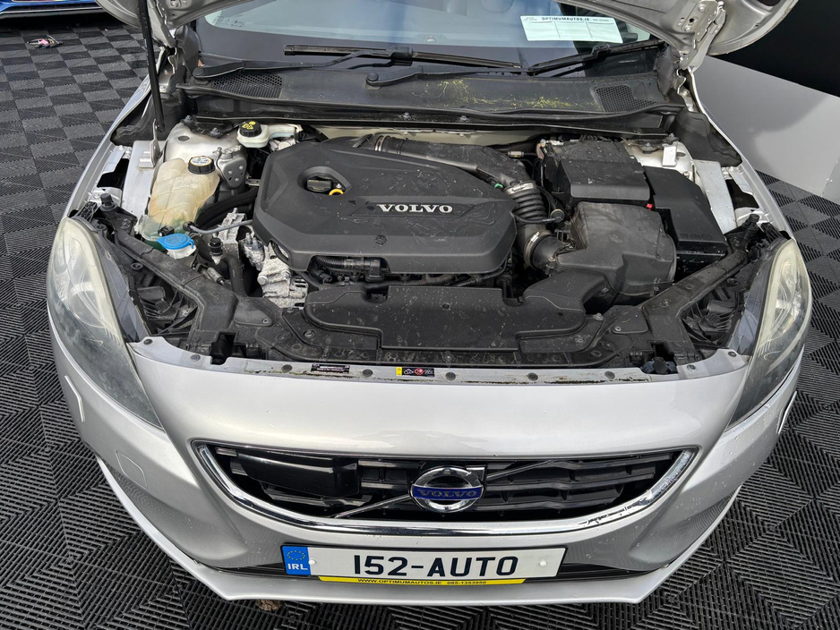2015 Volvo V40 - image 8