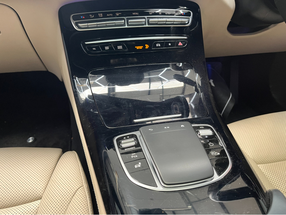 2024 Mercedes-Benz EQC - image 24