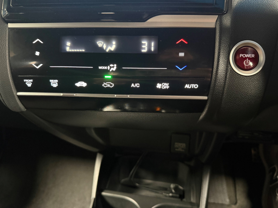 2015 Honda Fit - image 16