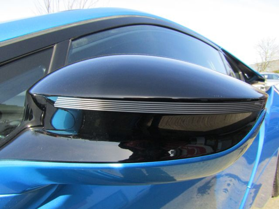 2016 BMW i8 - image 35