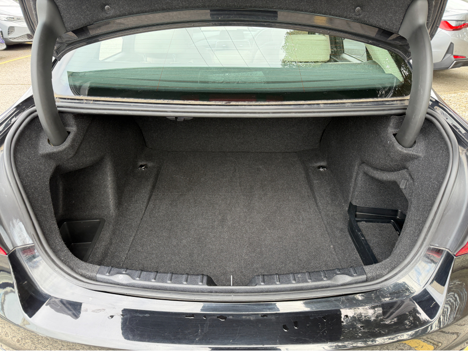 2017 BMW 3 Series - image 22