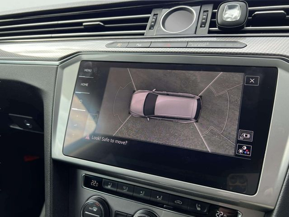 2019 Volkswagen Passat - image 8