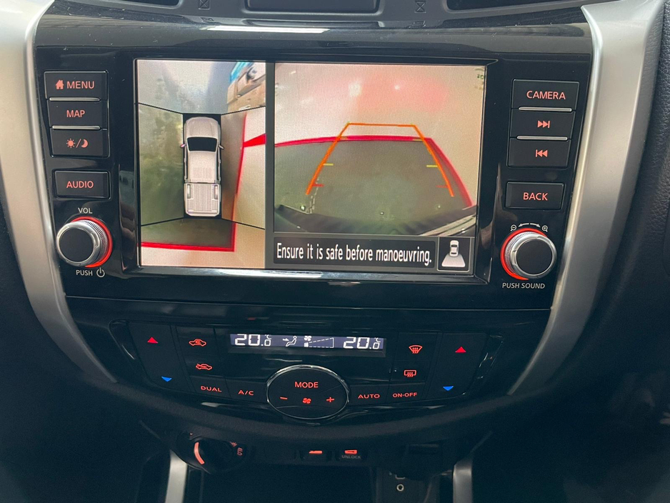 2021 Nissan Navara - image 9