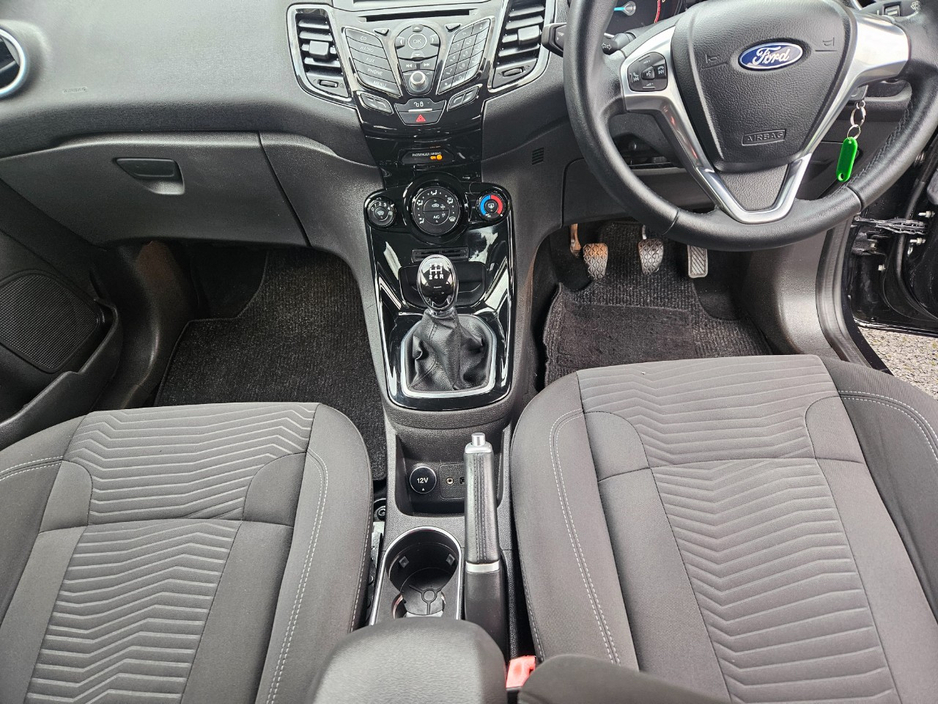 2015 Ford Fiesta - image 11