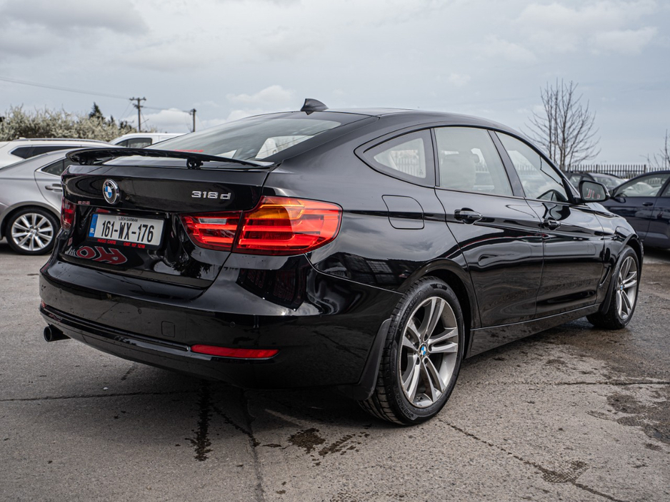 2016 BMW 3 Series - image 14