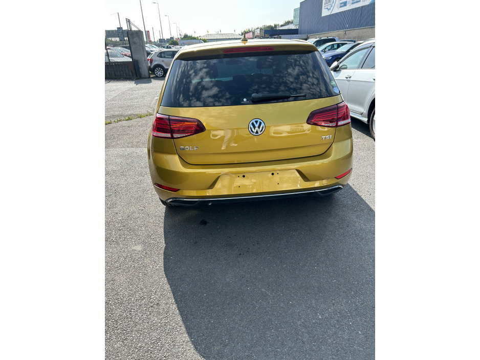2017 Volkswagen Golf  €15,950