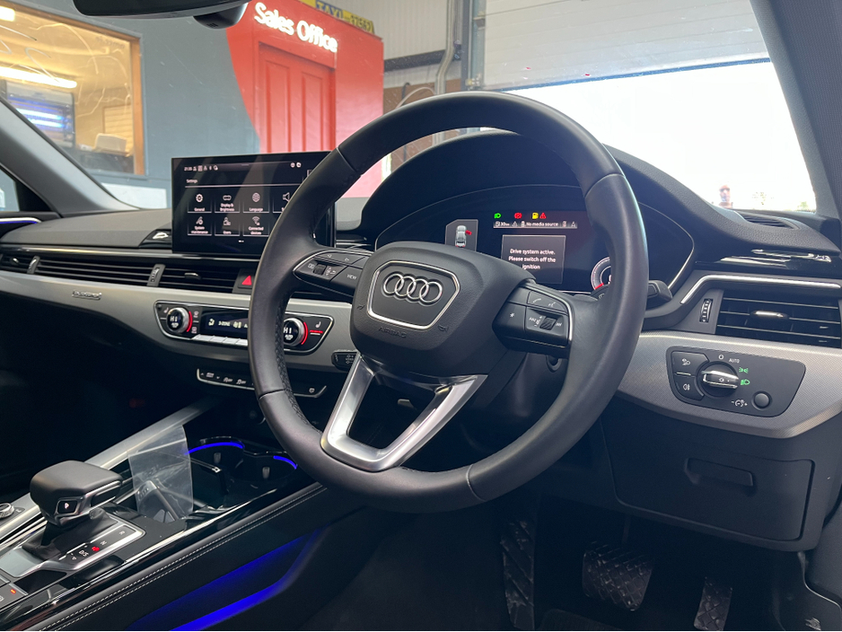 2024 Audi A4 2024 AUDI A4 40TDI QUATTRO ADVANCED 2.0 AUTOMATIC / CRUISE CONTROL / ELECTRIC MEMORY & HEATED SEATS / PADDLE SHIFTERS / APPLE CARPLAY / AMBIEN TLIGHTS