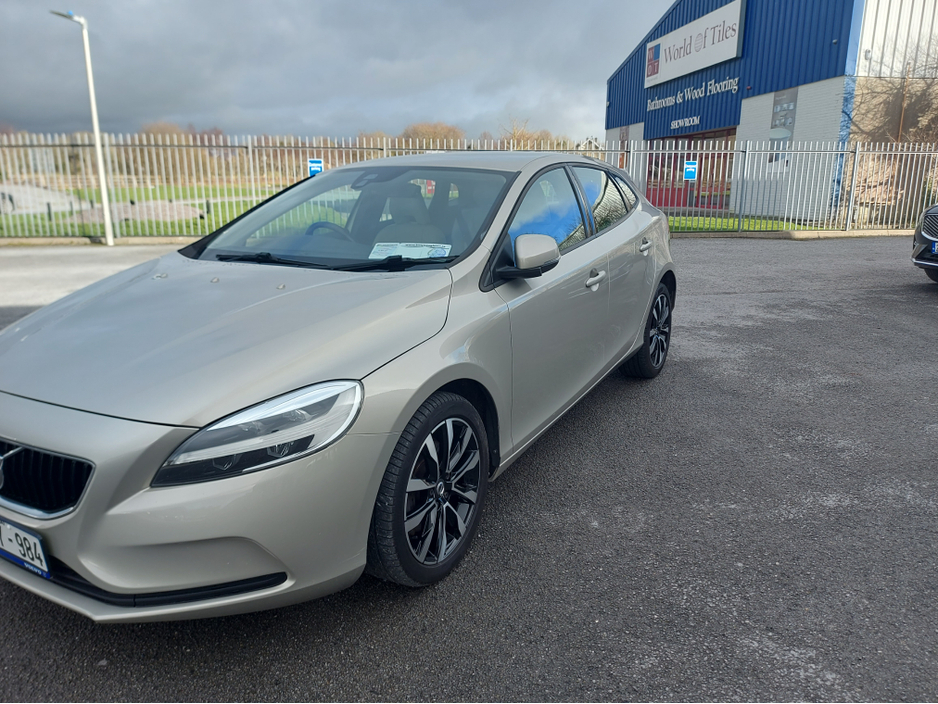 2019 Volvo V40 D3 MOMENTUM ED 5DR €19,950