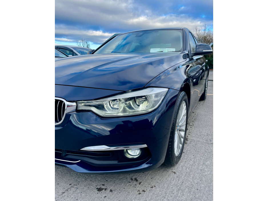 2017 BMW 3 Series - image 10