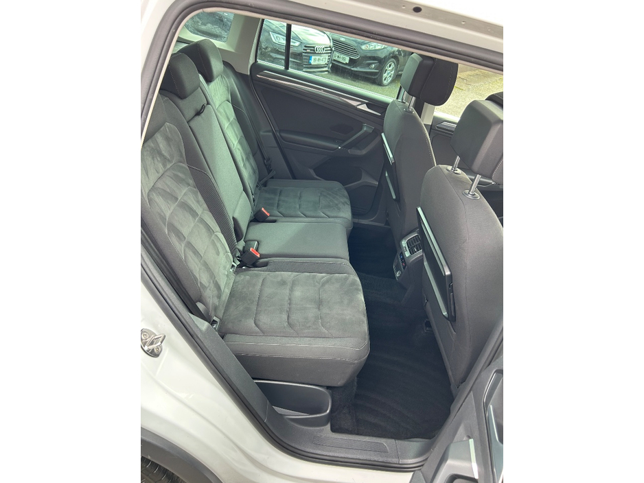 2017 Volkswagen Tiguan - image 12