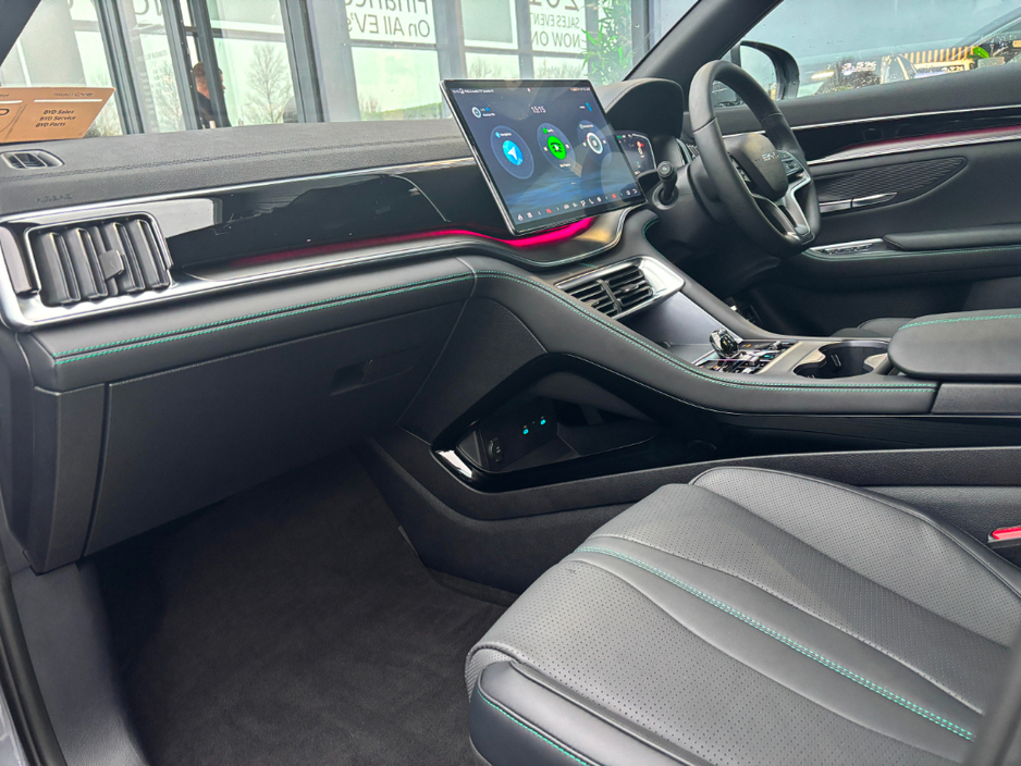 2025 BYD Seal U DM-i Comfort 26.6kWh *125km EV Range* €42,995