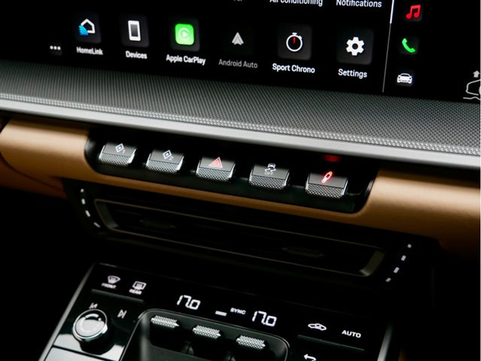 2022 Porsche 911 - image 25