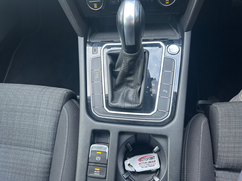 2020 Volkswagen Passat - image 16