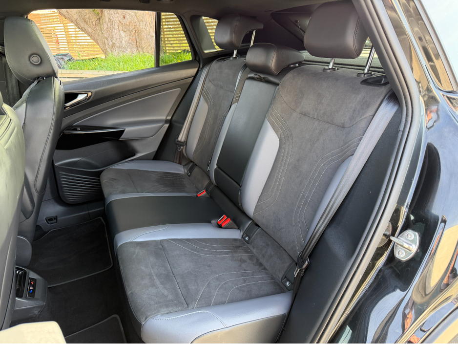 2023 Volkswagen ID.4 - image 22