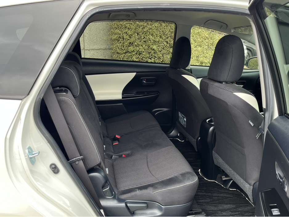 2018 Toyota Prius+ - image 11