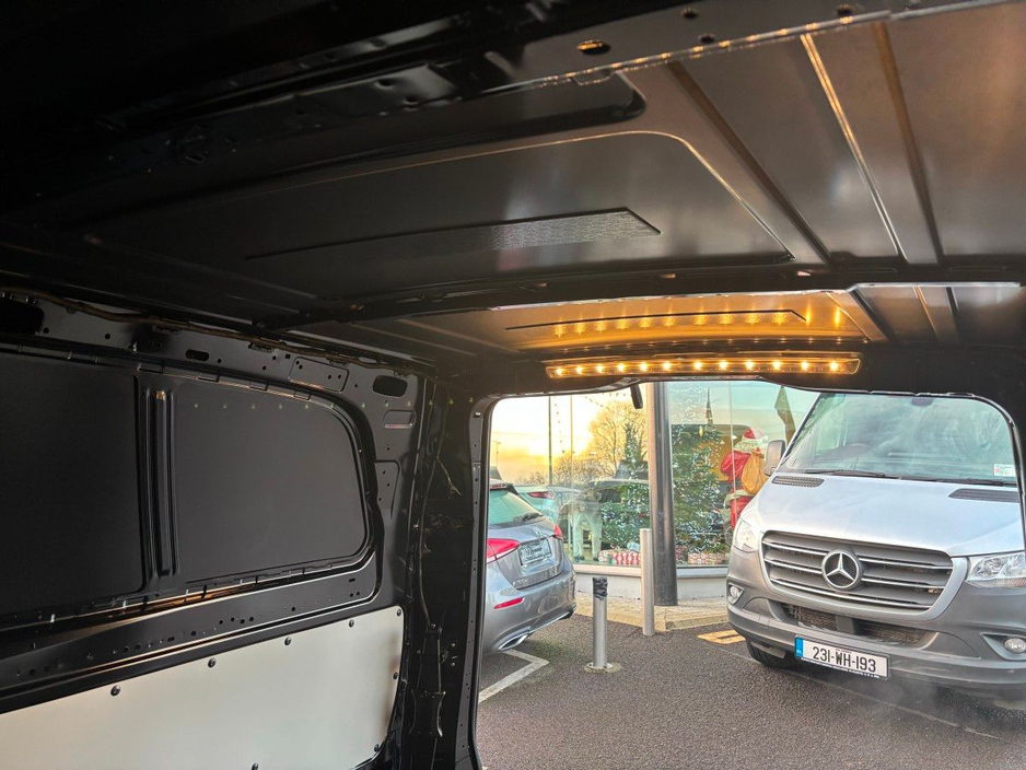 2026 Mercedes-Benz Vito SOLID REAR TAILGATE