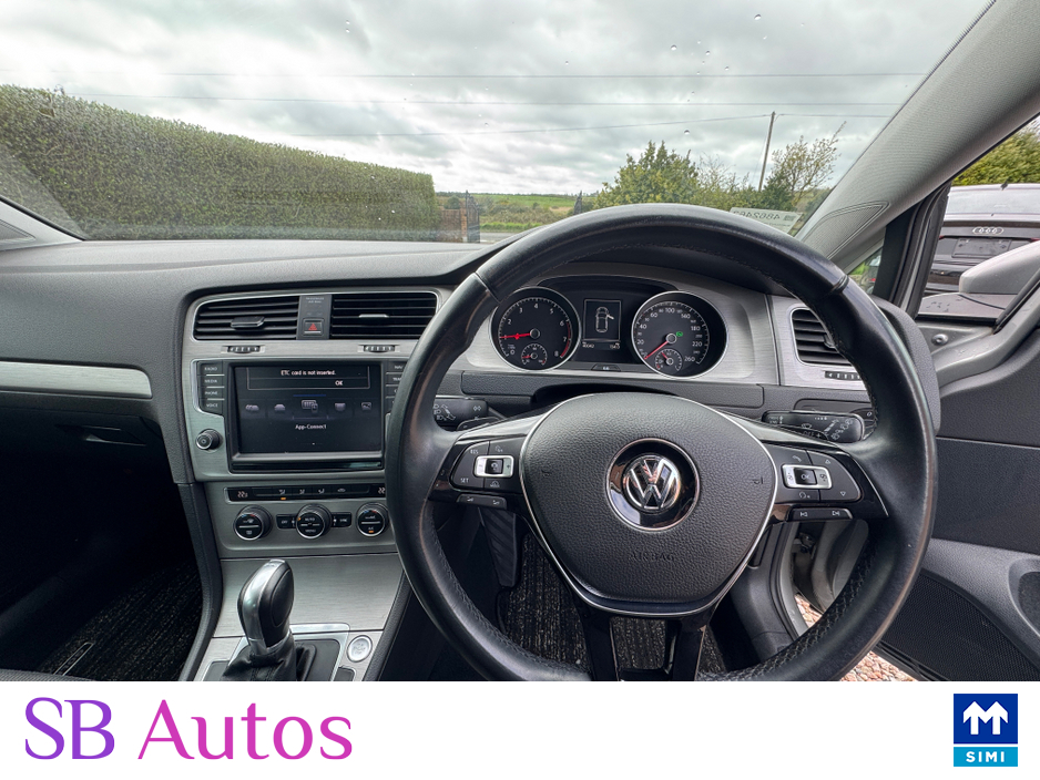 2017 Volkswagen Golf - image 13