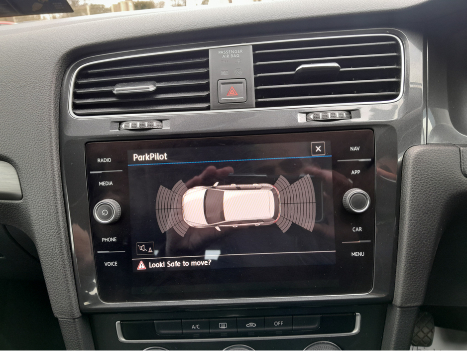 2017 Volkswagen Golf - image 34