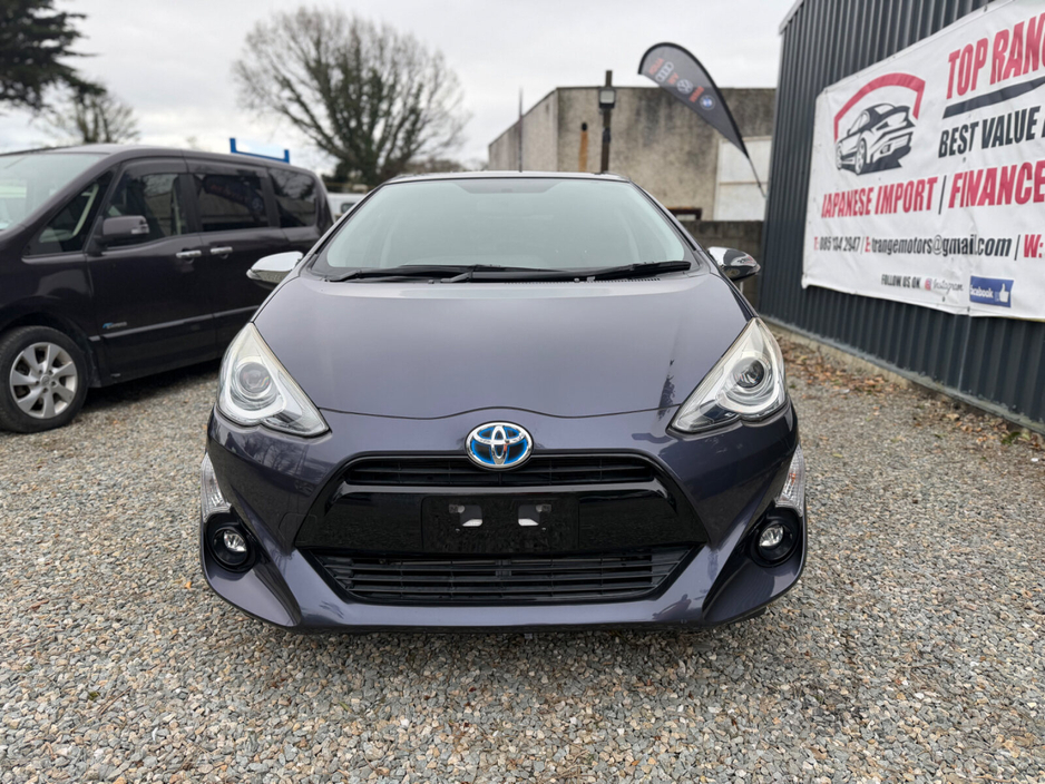 2015 Toyota Aqua - image 2