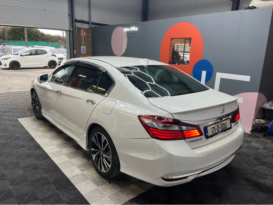 2017 Honda Accord - image 4