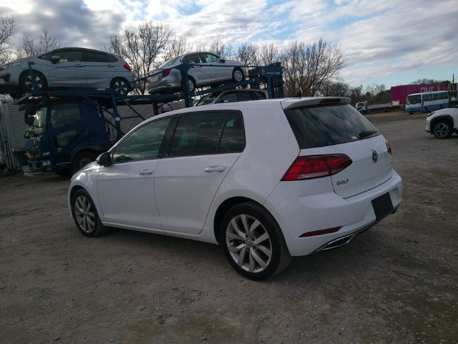 2017 Volkswagen Golf - image 3