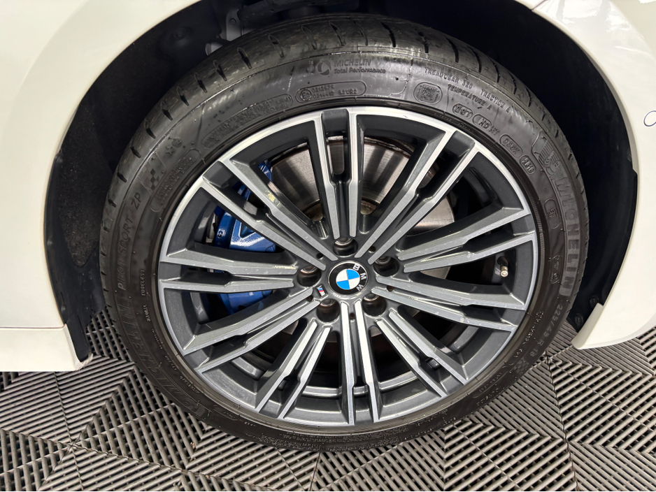 2019 BMW 3 Series - image 6