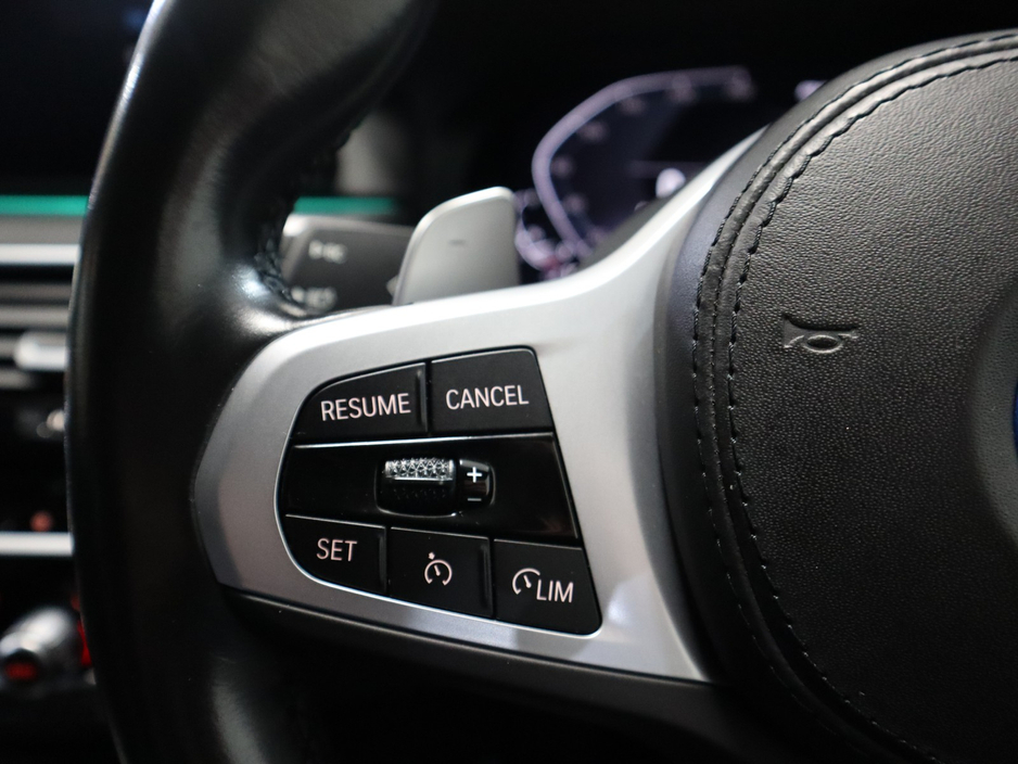 2022 BMW 5 Series - image 13