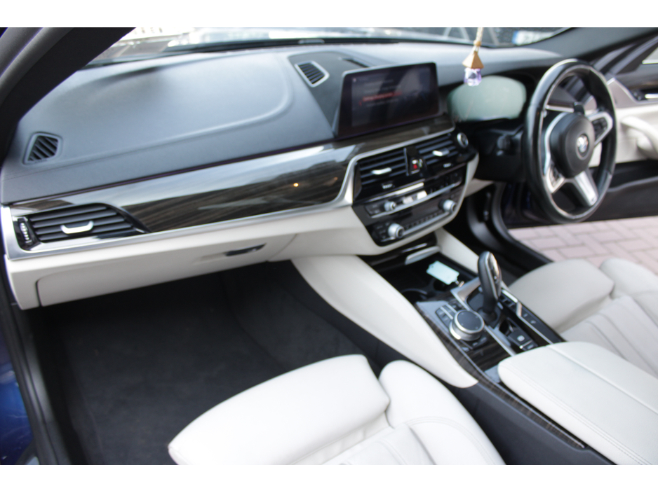 2019 BMW 5 Series - image 21