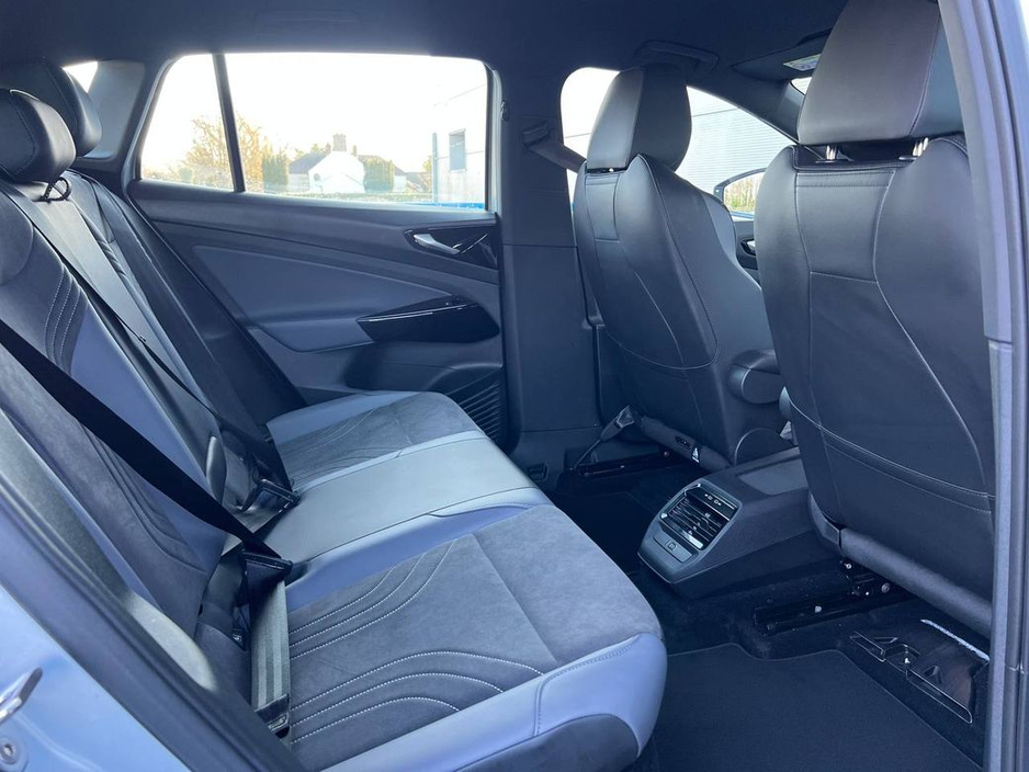 2023 Volkswagen ID.4 - image 8