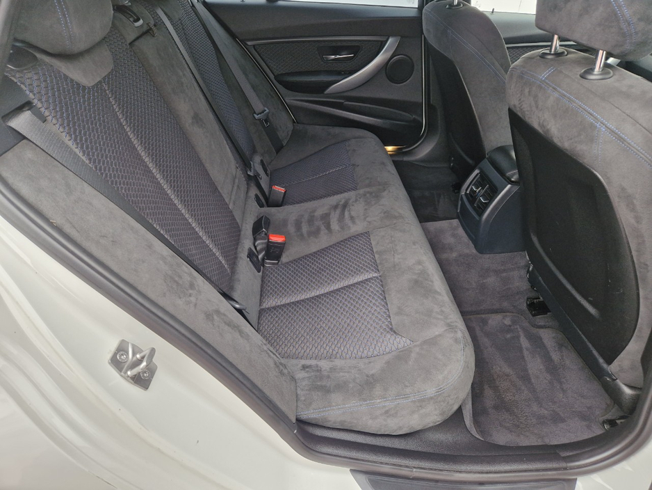 2013 BMW 3 Series - image 25