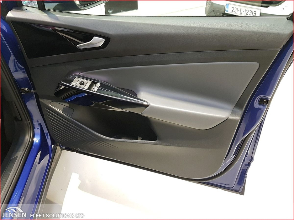 2023 Volkswagen ID.4 - image 15