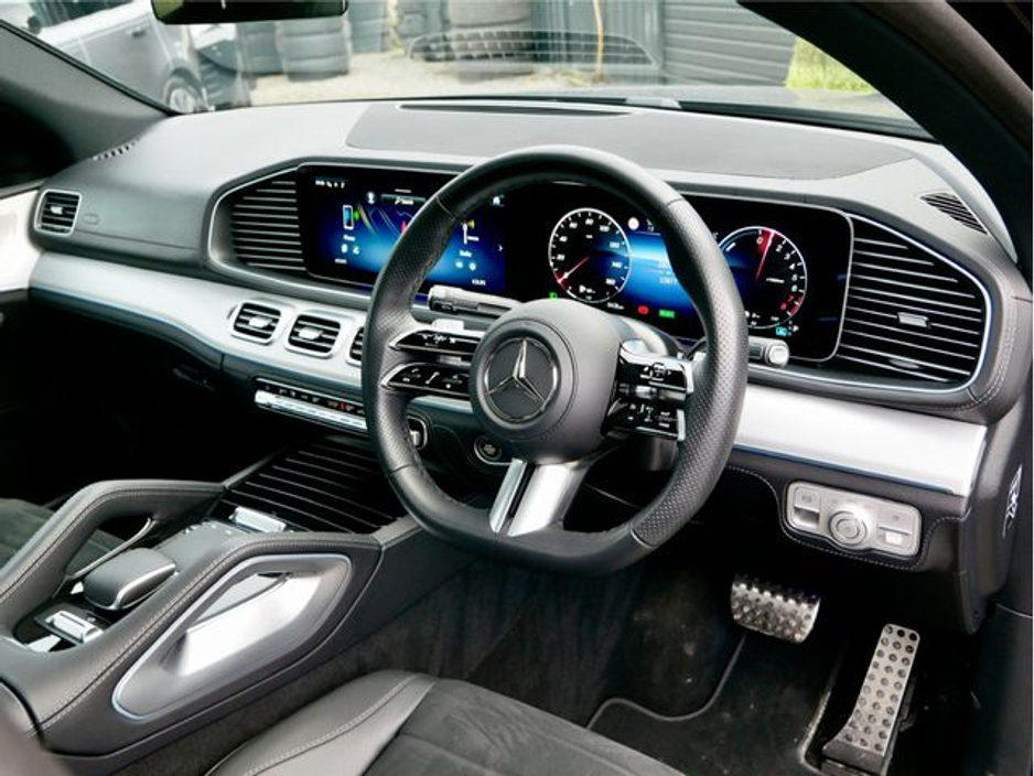 2025 Mercedes-Benz GLE Class - image 15