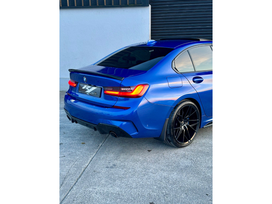 2019 BMW 3 Series - image 10