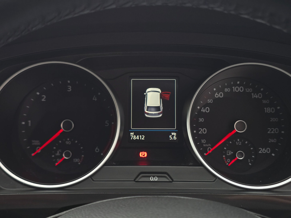 2017 Volkswagen Tiguan - image 25