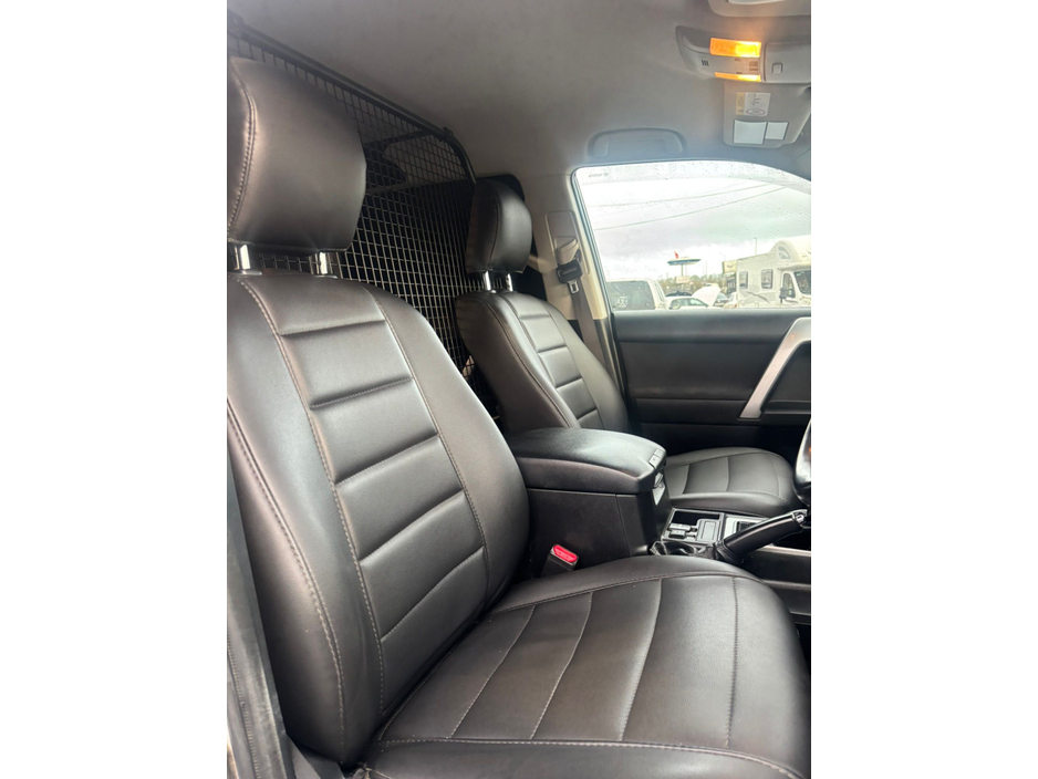 2018 Toyota Landcruiser - image 8