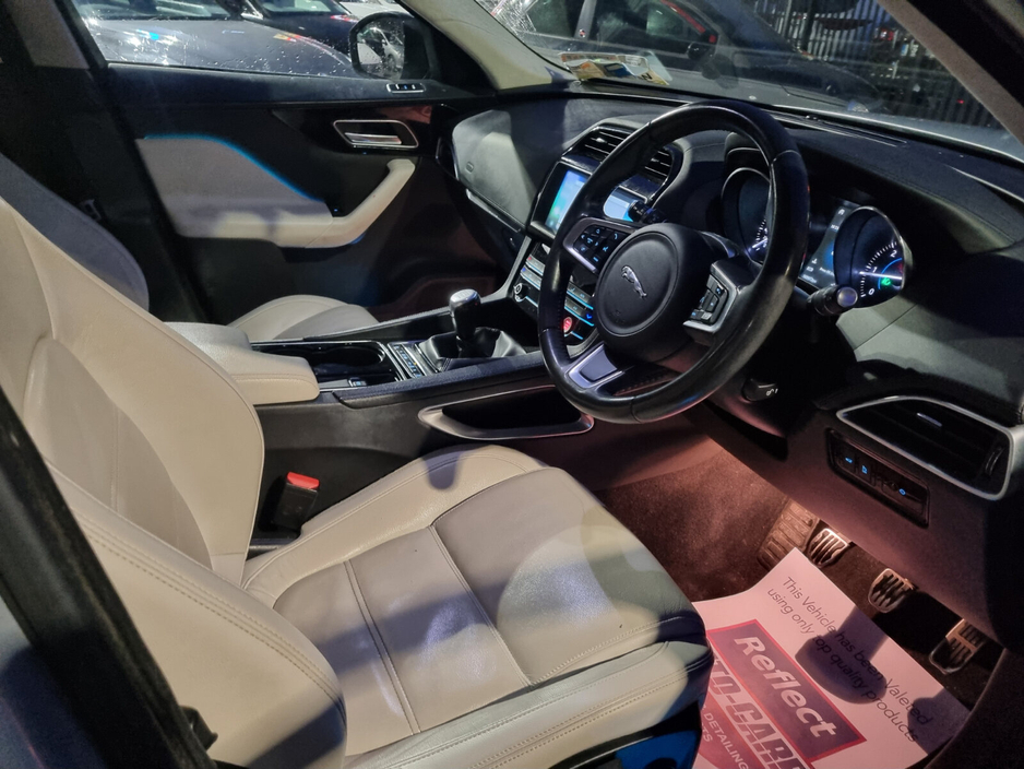 2019 Jaguar F-Pace - image 9