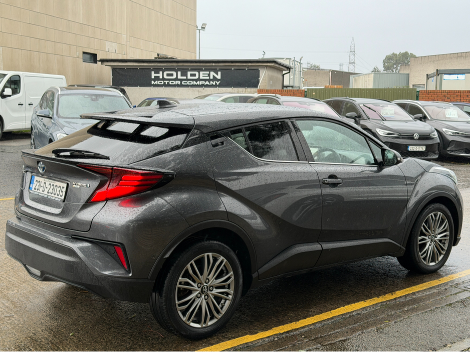 2023 Toyota C-HR HYBRID..Keyless Entry..Apple CarPlay €22,750