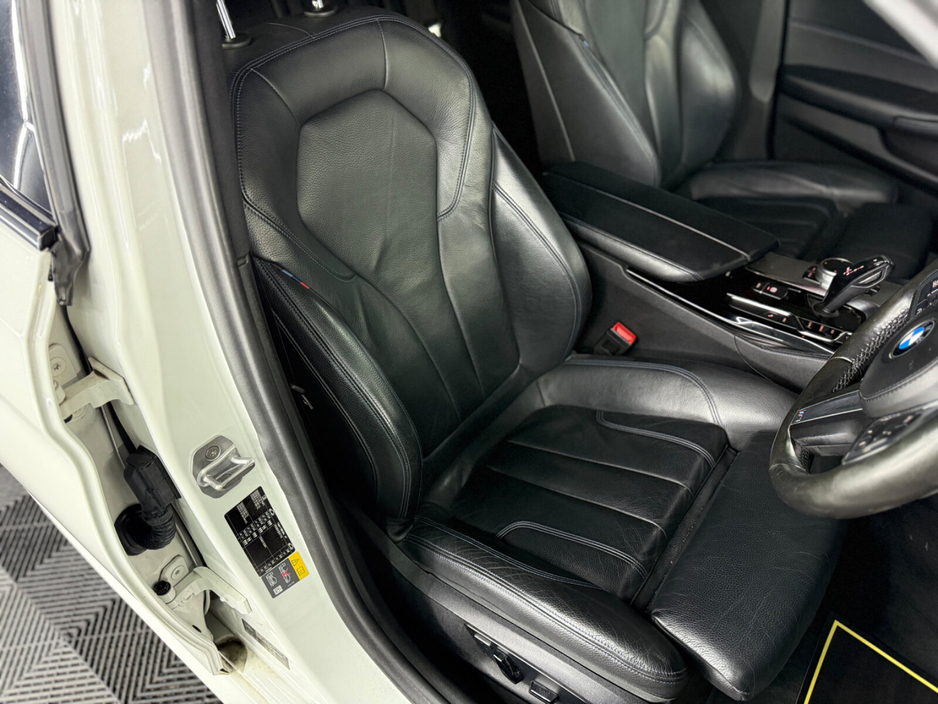 2017 BMW 5 Series - image 22