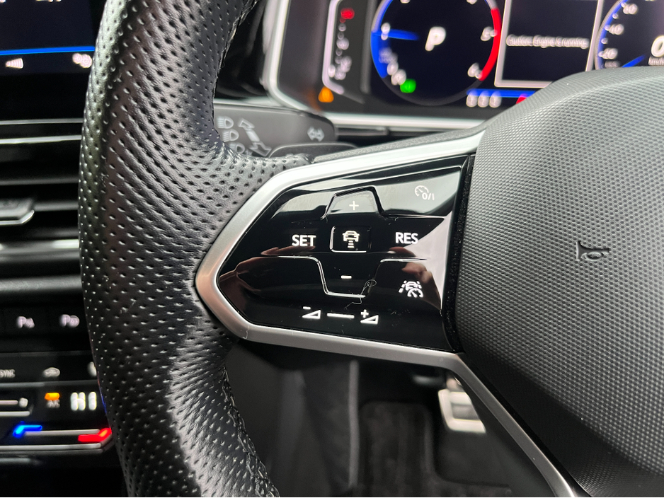 2022 Volkswagen T-Roc R-LINE AUTOMATIC 2.0 DIESEL //HIGH SPEC////HEATED SEATS//ADAPTIVE CRUISE CONTROL//KEYLESS ENTRY//REVERSE CAMERA// €29,950