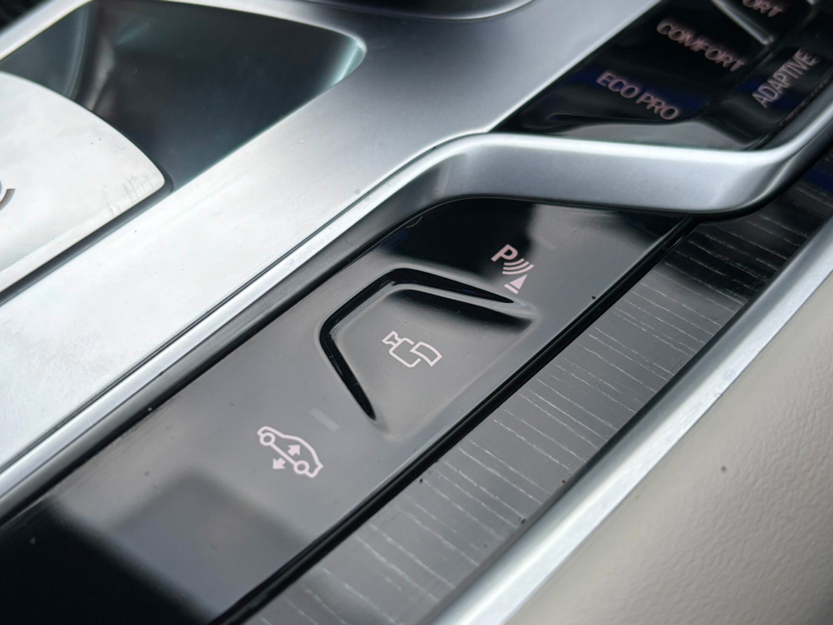2020 BMW 7 Series - image 24