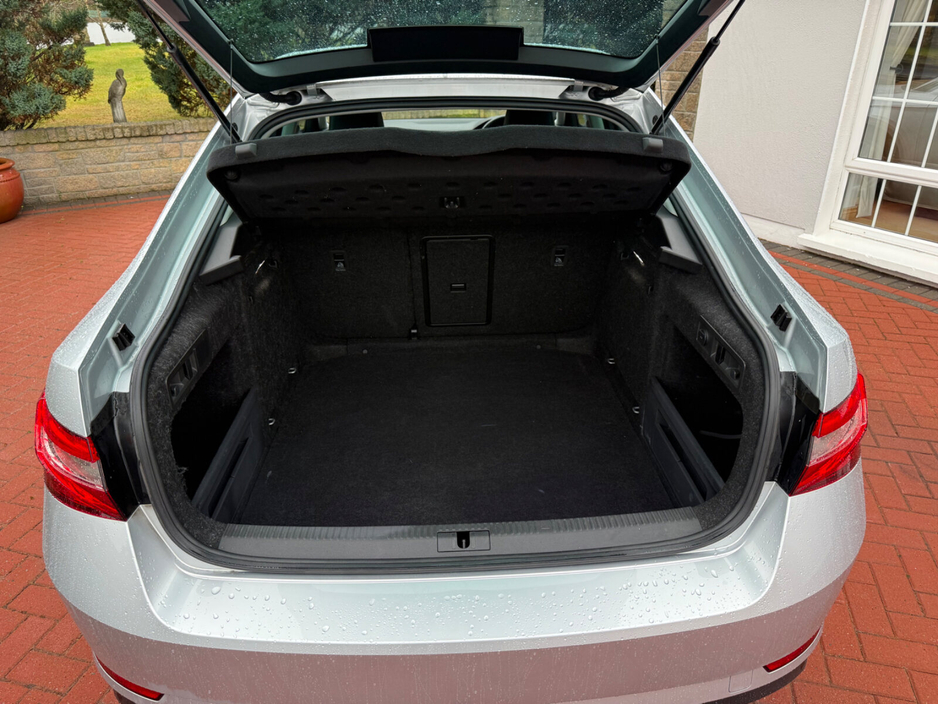 2022 Skoda Superb - image 22