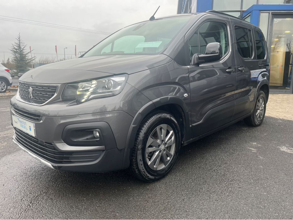 2023 Peugeot Rifter - image 3